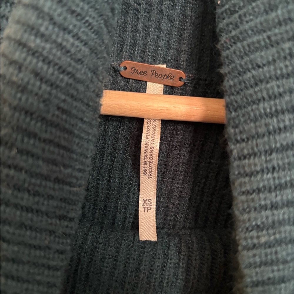 Free People Jade Oversized Turtleneck Sweater - Picture 4 of 4